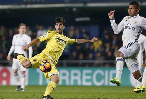 Real thắng ngược sau khi bị dẫn 0-2, giành lại ngôi đầu La Liga