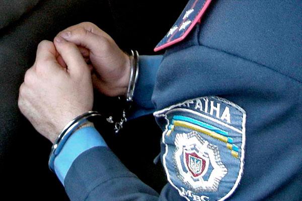 Tại nhà ga đường sắt tỉnh Lvov các nhân viên cảnh sát bị bắt vì có liên quan tới hàng loạt các vụ tội phạm