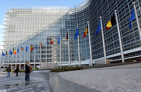 Hội đồng châu Âu xác định cơ chế ngừng chế độ miễn thị thực đối với các nước thứ ba