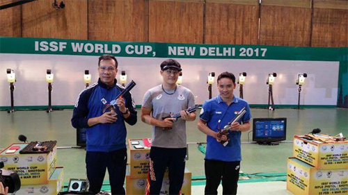 Hoàng Xuân Vinh giành HC bạc World Cup bắn súng