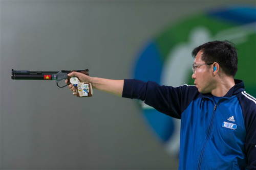 Hoàng Xuân Vinh giành HC bạc World Cup bắn súng