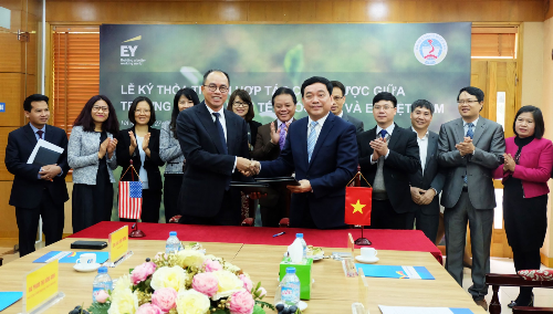 EY Việt Nam hợp tác đào tạo nhân lực với các trường đại học lớn