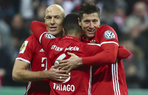 Lewandowski lập cú đúp đưa Bayern vào bán kết Cup quốc gia