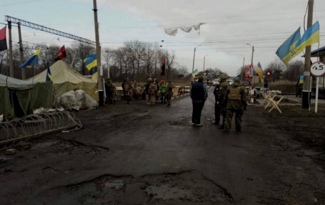 Phong tỏa Donbass: Ukraine chấm dứt tiếp xúc với các nhà máy bị chiếm