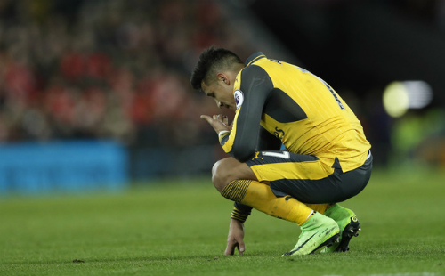 Xung đột với đồng đội, Sanchez có thể sớm rời Arsenal