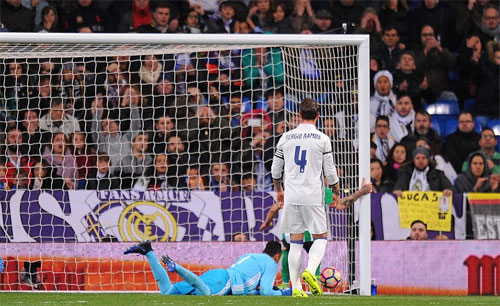 Qua mặt Barca, Real giành lại vị trí dẫn đầu La Liga