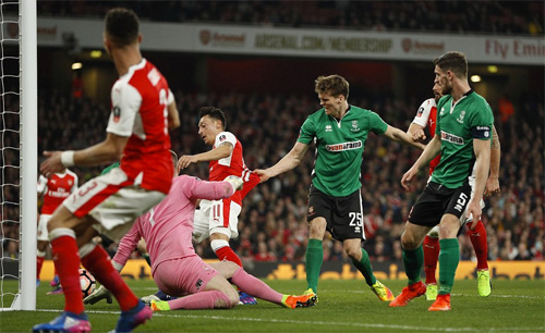 Arsenal trút giận lên đội nghiệp dư ở tứ kết FA Cup
