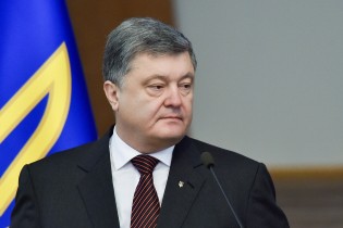 Quốc hội Ukraine phê chuẩn thỏa thuận vùng mậu dịch tự do với Canada. Tổng thống Porosenko coi đây là thời điểm lịch sử