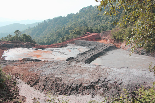 Bể chứa bùn thải quặng ở Nghệ An vỡ do xây dựng sai thiết kế