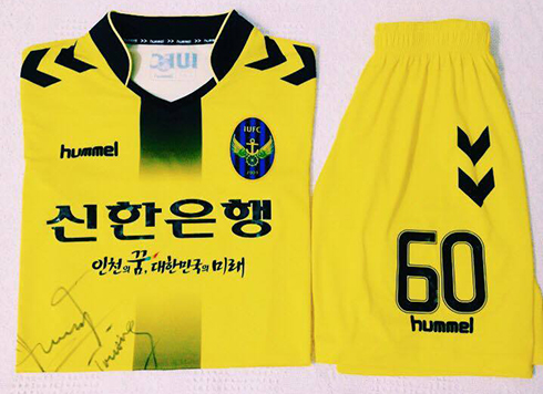 Xuân Trường bán áo đấu của CLB Incheon ủng hộ trẻ ung thư