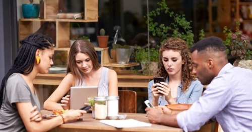 Quán cà phê cấm Internet để khuyến khích trò chuyện