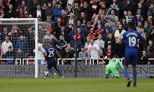 Vượt mặt Arsenal, Man Utd lên thứ năm Ngoại hạng Anh