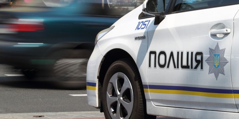 Tại Odessa, xe của ba tên cướp trong khi chạy trốn cảnh sát đã ''tạt má'' vài xe đang đỗ.