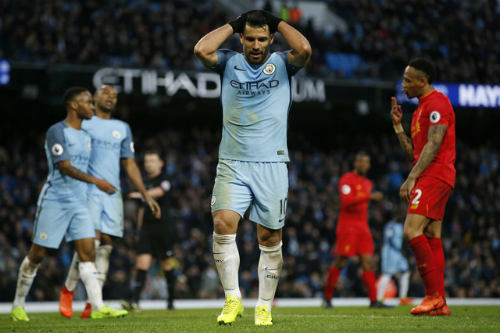 Liverpool và Man City níu chân nhau trong cuộc đua top 4