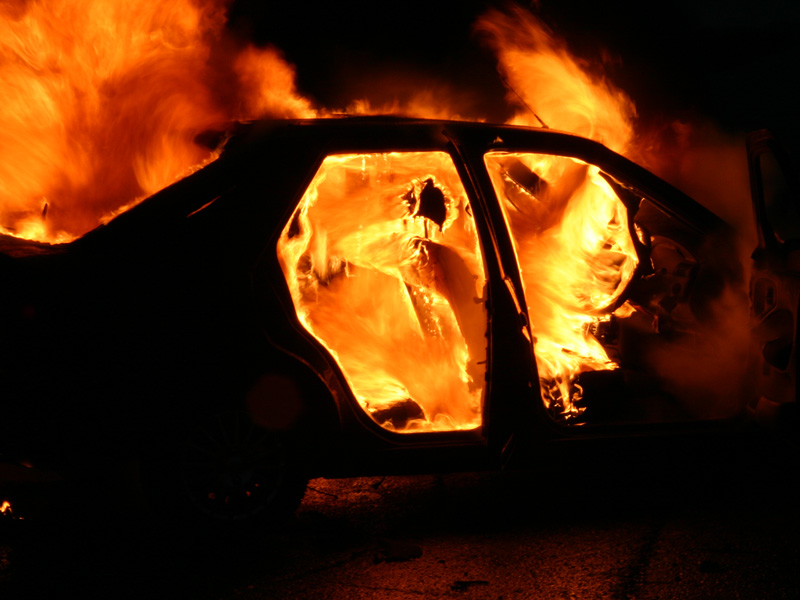 Tại Volưn , xe của đại biểu hội đồng thôn bị đốt