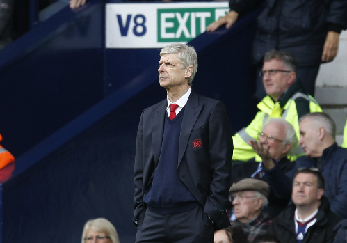 Cựu tiền đạo Chelsea chê Wenger là độc tài và ích kỷ