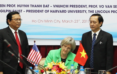 Hiệu trưởng Harvard: 'Tìm hiểu Việt Nam để hiểu đất nước tôi'