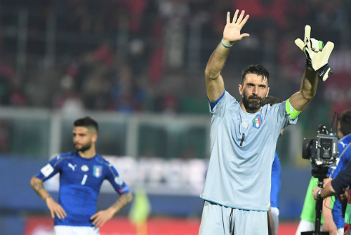 Italy giành chiến thắng trong trận 1000 của Buffon