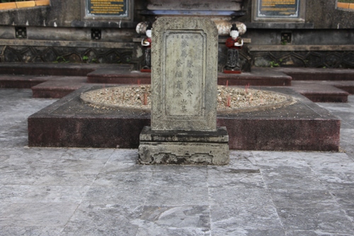 Ngôi mộ chung của hai nhà yêu nước ở Huế