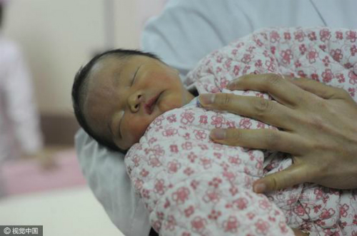 Bé sơ sinh được coi như 18 tuổi ở Trung Quốc