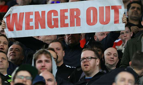 Băng-rôn kêu gọi Wenger rời Arsenal xuất hiện ở tận New Zealand