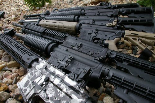AR-15 - Mẫu súng trường được cả dân Mỹ lẫn khủng bố ưa thích