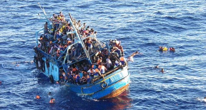 Gần 150 người tị nạn bị chết đuối tại biển Địa Trung hải.