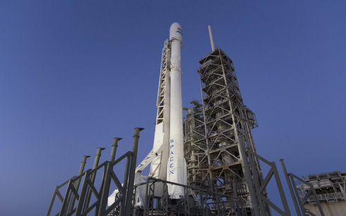 Tên lửa tự hạ cánh của tỷ phú Elon Musk lần đầu tái sử dụng thành công