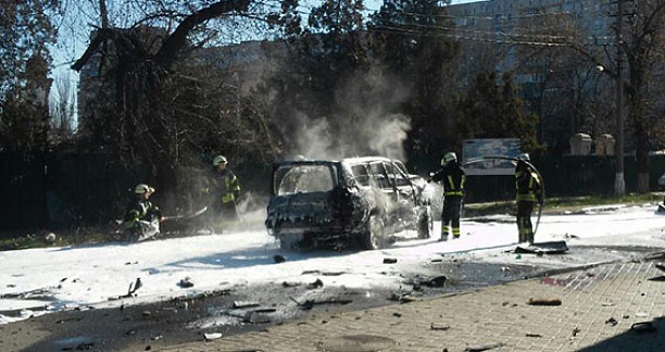 Tại trung tâm thành phố Mariupol, một chiếc xe bị nổ, đại tá an ninh Ukraie hy sinh.