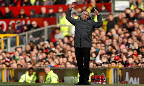 Mourinho trút giận lên tiền đạo Man Utd