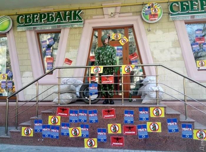 Tại Odessa các thành viên tích cực phong tỏa không cho các chi nhánh ngân hàng Nga làm việc