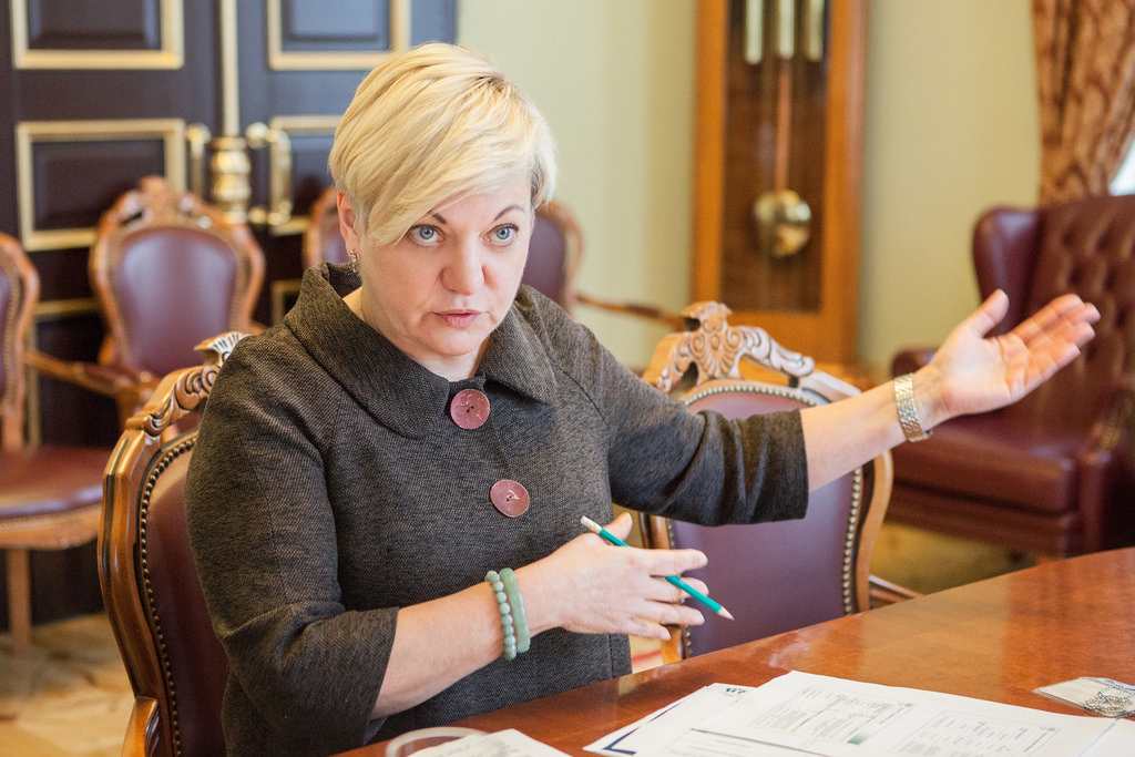 Irina Lusenko tuyên bố, Thống đốc ngân hàng trung ương Ukraine Goltareva xin từ chức.