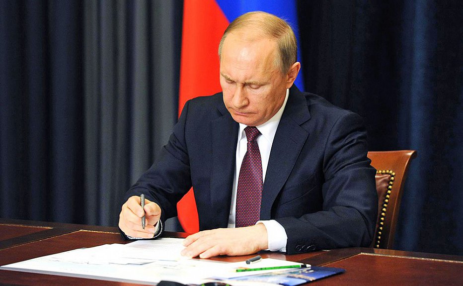 Tổng thống Nga Putin thông qua quyết định hạn chế chuyển tiền từ Nga về Ukraine qua hệ thống thanh toán quốc tế.