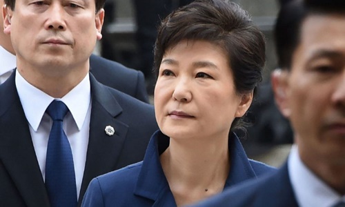 Cựu tổng thống Hàn Quốc bị thẩm vấn lần hai trong trại giam