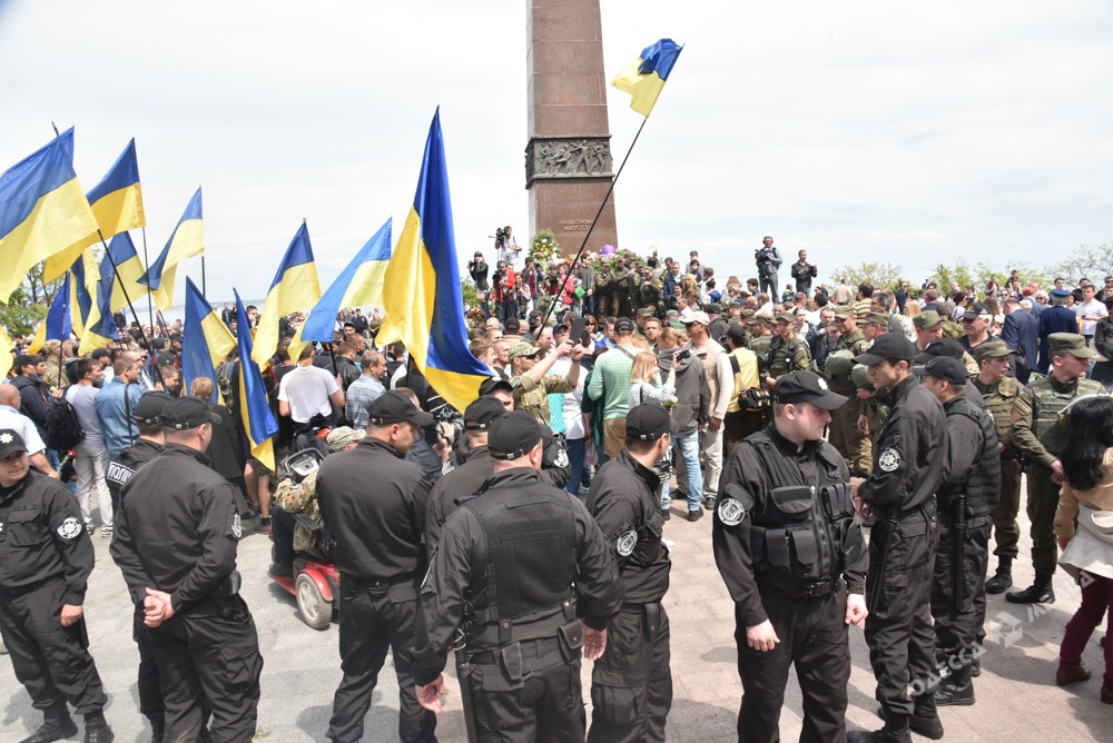 Tại Odessa, xảy ra ẩu đả cạnh tượng đài các thủy thủ vô danh: Cảnh sát bắt 16 người.