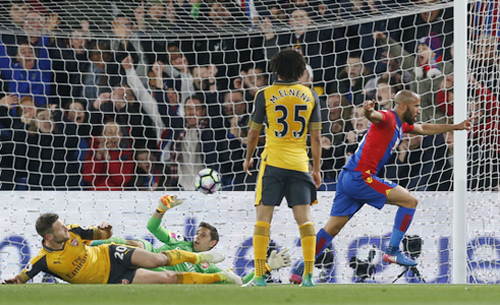 Thua Crystal Palace, Arsenal xa dần vé dự Champions League