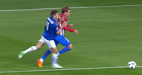 Leicester thua Atletico vì quả phạt đền oan