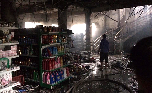 Cháy lớn ở siêu thị miền Tây Thanh Hóa