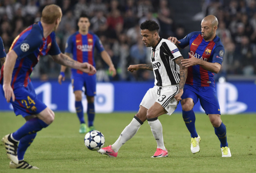 Alves muốn Juventus tiếp tục ghi bàn trên sân của Barca
