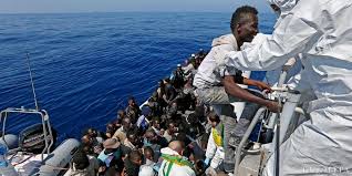 Tại biển Địa Trung hải hơn 2 ngàn người tị nạn được cứu sống.