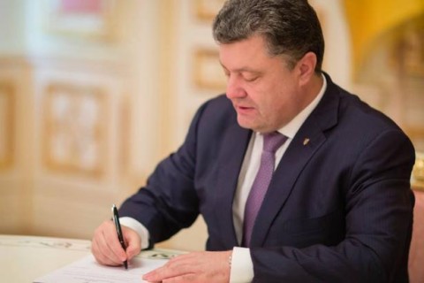 Tổng thống Porosenko ký điều luật cho phép lập kế hoạch ngân sách nhà nước 3 năm.