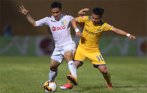 Hà Nội FC hạ SLNA bằng pha làm bàn phút 95