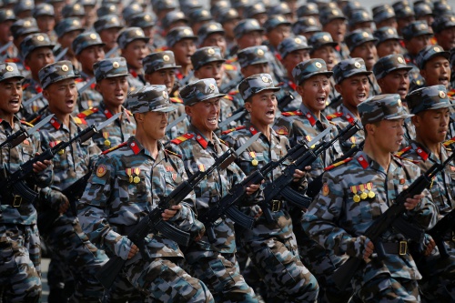Triều Tiên duyệt binh với biểu ngữ 'vì hoà bình thế giới'