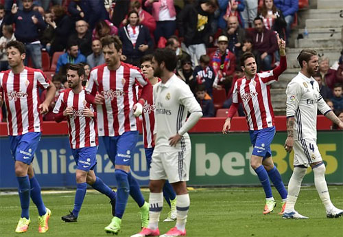Gijon 2-3 Real: Mưa bàn thắng đẹp