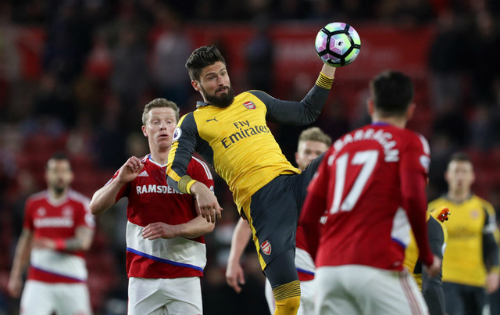 Sanchez và Ozil lập công, Arsenal nuôi hy vọng Top 4