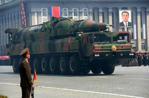 Trung Quốc âm thầm tuồn xe quân sự cho Triều Tiên?