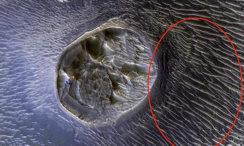 NASA công bố miệng núi lửa kỳ lạ nhất trên sao Hỏa