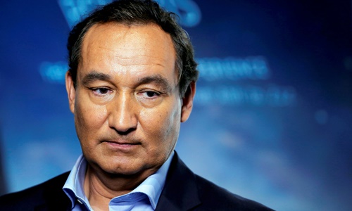 CEO United Airlines mất cơ hội làm chủ tịch vì vụ kéo lê David Dao