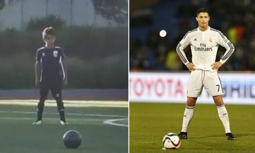 Con trai Ronaldo ghi bàn bằng cú sút phạt giống bố