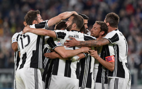 Juventus thắng đậm, nới rộng khoảng cách với Roma lên 11 điểm